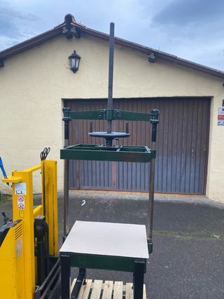 Prensa gran tamaño taller-encuadernación.