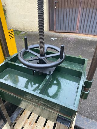 Prensa gran tamaño taller-encuadernación.