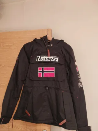 Cazadora Geographical Norway Negra y Rosa