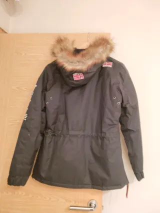 Cazadora Geographical Norway Negra y Rosa