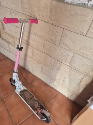 Patinete infantil rosa y blanco