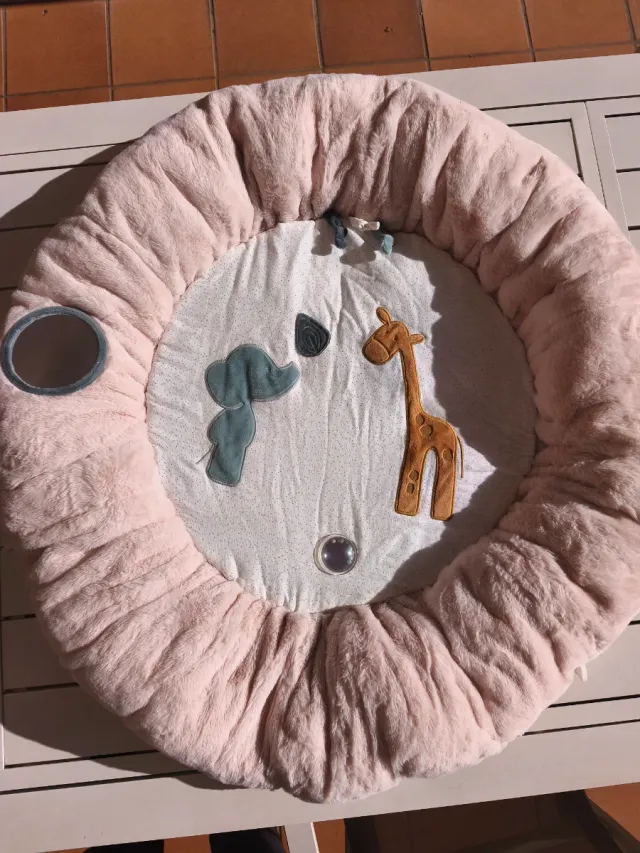 Gimnasio para bebé con peluches