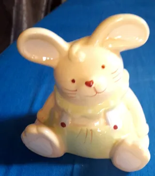 Salvadanaio in ceramica coniglio