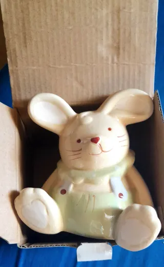 Salvadanaio in ceramica coniglio