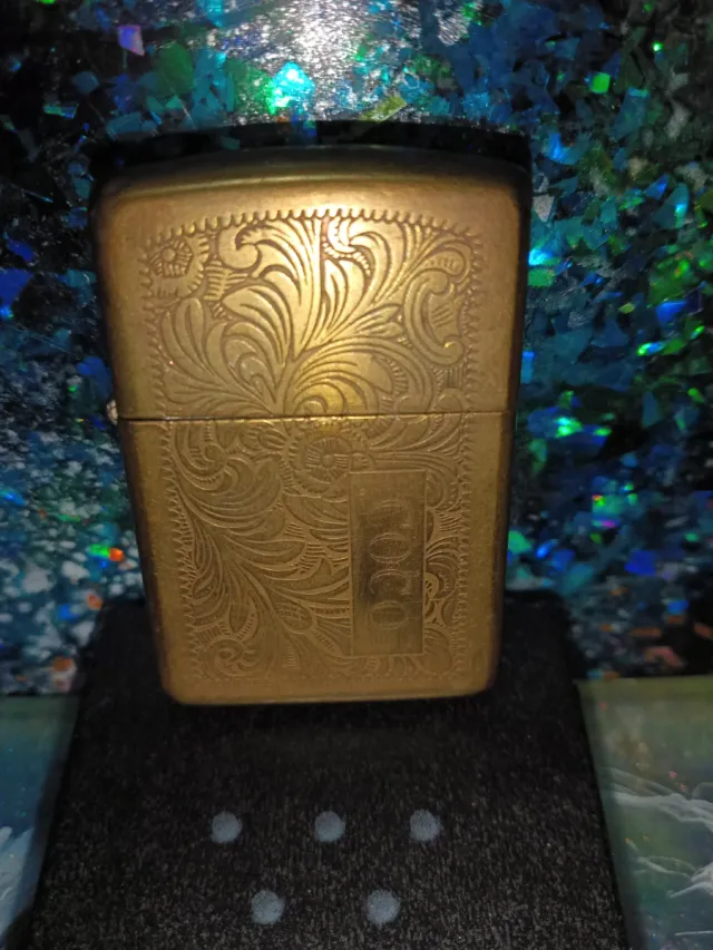 Zippo originale in bronzo con incisione Numero Uno