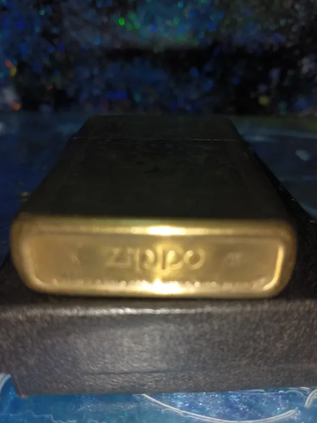 Zippo originale in bronzo con incisione Numero Uno