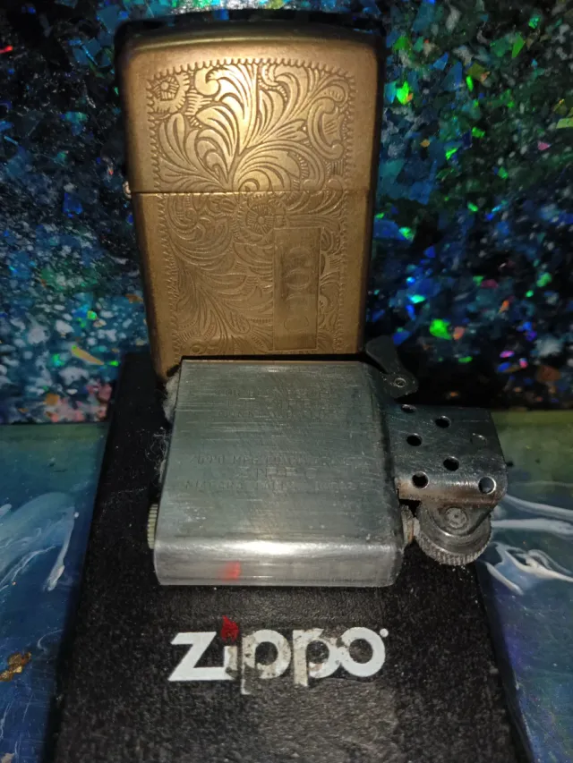 Zippo originale in bronzo con incisione Numero Uno