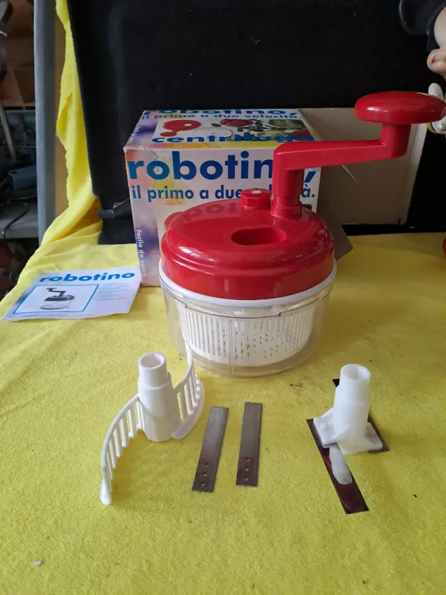 Robotino multifunzione trita frulla centrifuga