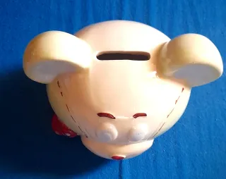 Salvadanaio a forma di orso