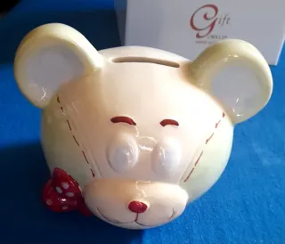 Salvadanaio a forma di orso