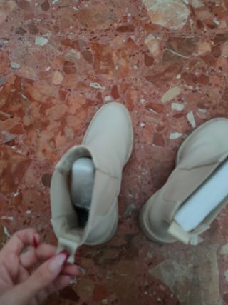 Botas chelsea Stradivarius beige