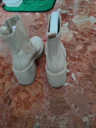 Botas chelsea Stradivarius beige