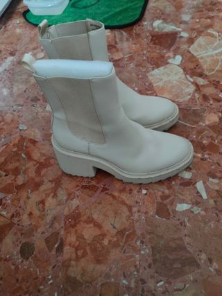 Botas chelsea Stradivarius beige