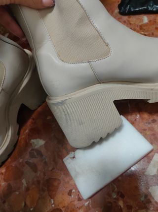 Botas chelsea Stradivarius beige