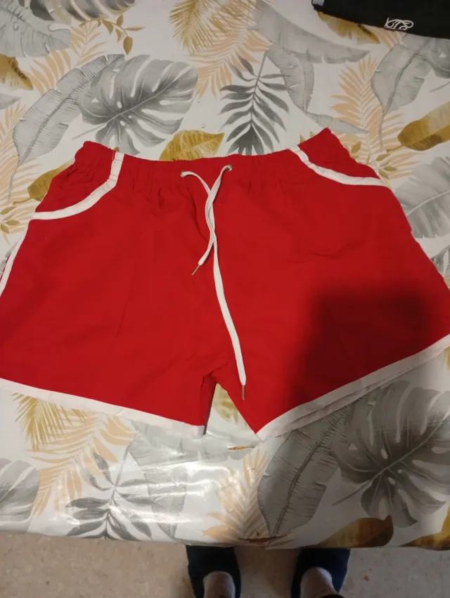 Pantalones cortos rojos con cordón