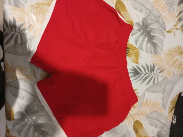 Pantalones cortos rojos con cordón