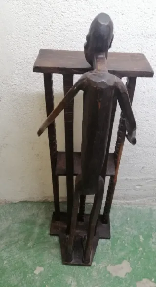 Columna étnica de madera para CDs