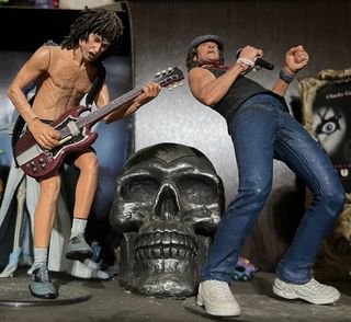 Figuras AC/DC, Angus Young y Brian Johnson. de segunda mano por 80