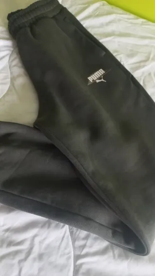 Chándal Puma verde oliva. Está nuevo