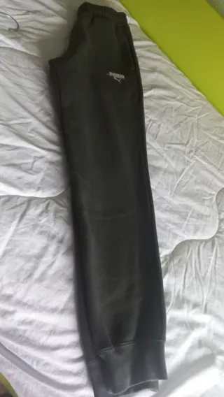 Chándal Puma verde oliva. Está nuevo