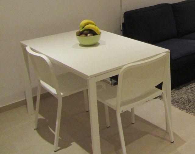 Mesa comedor IKEA blanca + 4 sillas