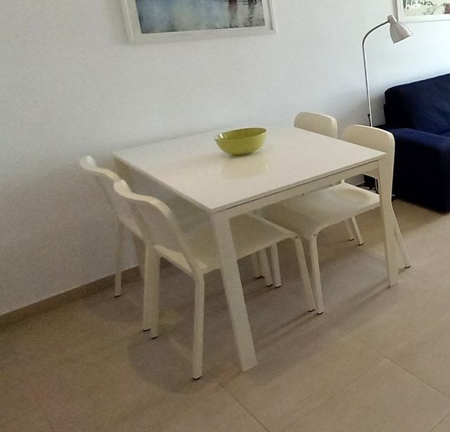Mesa comedor IKEA blanca + 4 sillas