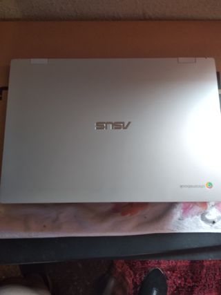 Chromebook Asus Plata y Negro
