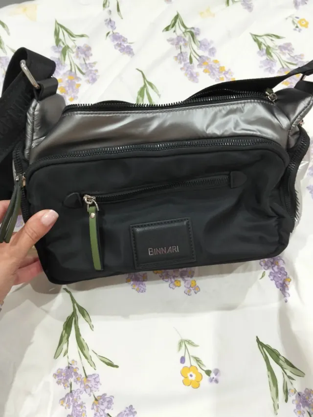 Bolso Binnari Negro y Plateado