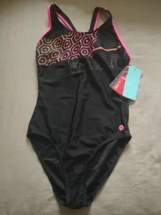 Bañador deportivo negro y rosa