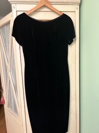 Vestido de terciopelo negro calidad escote manga c