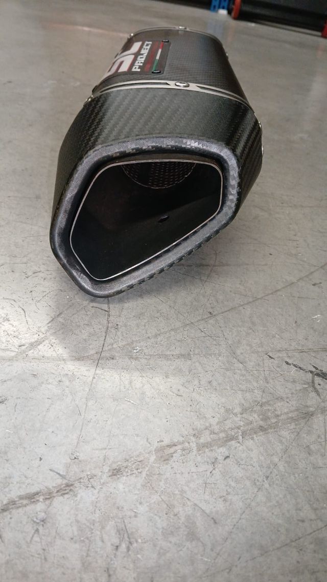 ESCAPE SUZUKI GSX-S 750 SC PROJECT