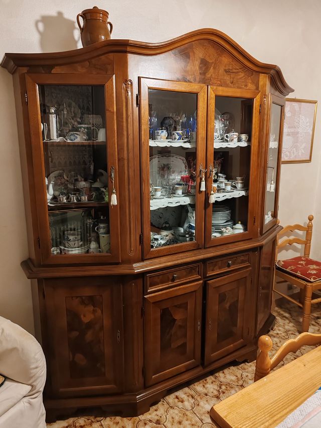 Credenza con vetrina in legno e vetro