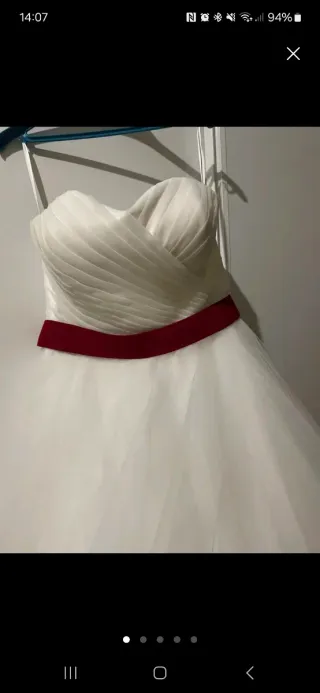 Vestido de Novia Blanco con Fajín rojo ya lo quité