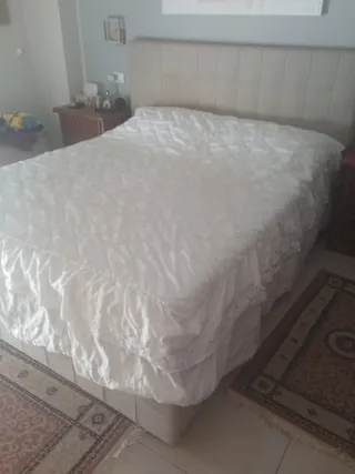 Trapunta leggera ricamata /bianca