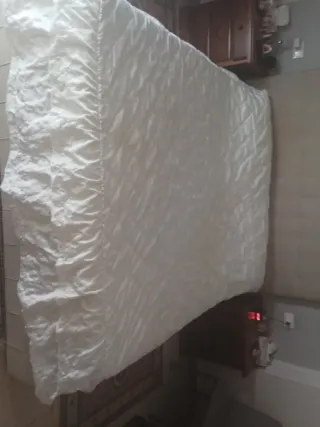 Trapunta leggera ricamata /bianca