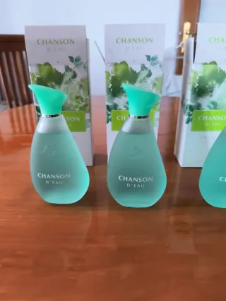 Chanson d'Eau Colonia.