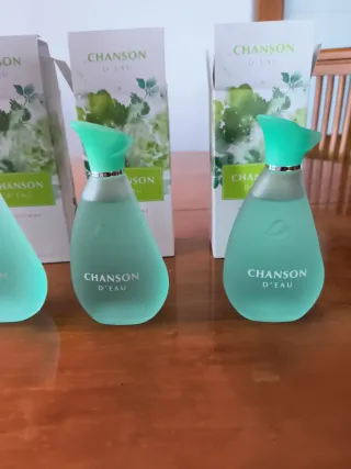 Chanson d'Eau Colonia.