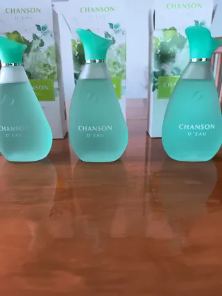 Chanson d'Eau Colonia.