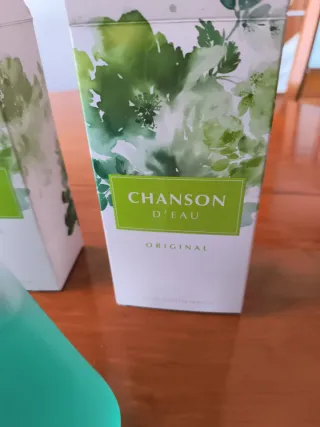 Chanson d'Eau Colonia.