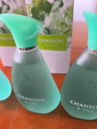 Chanson d'Eau Colonia.