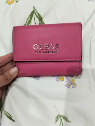 Monedero Guess Fucsia