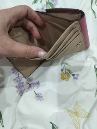 Monedero Guess Fucsia