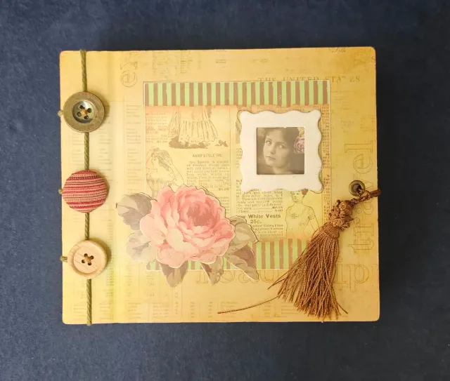 Álbum de fotos vintage con adornos