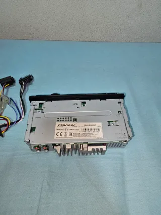 Radio Pioneer S320BT Negra con Cables