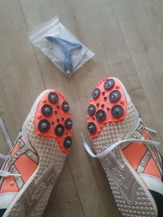 Zapatillas clavos Asics naranja/blanco