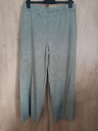 Pantalón ancho verde grisáceo hojas