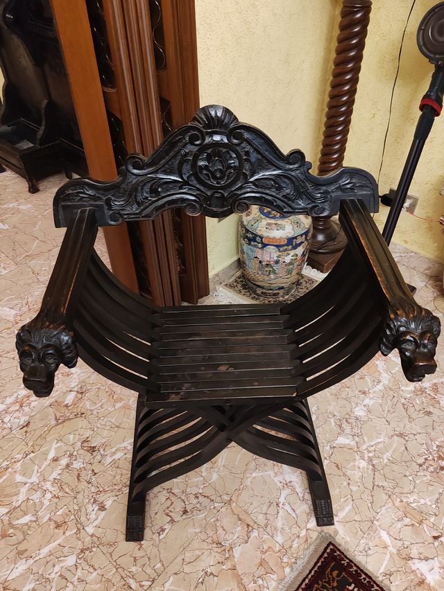 Sedia Savonarola intagliata legno