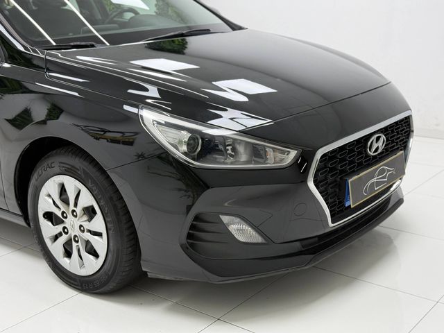 HYUNDAI i30 1.6CRDi Essence desde 199€/mes*