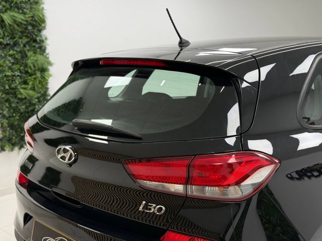 HYUNDAI i30 1.6CRDi Essence desde 199€/mes*