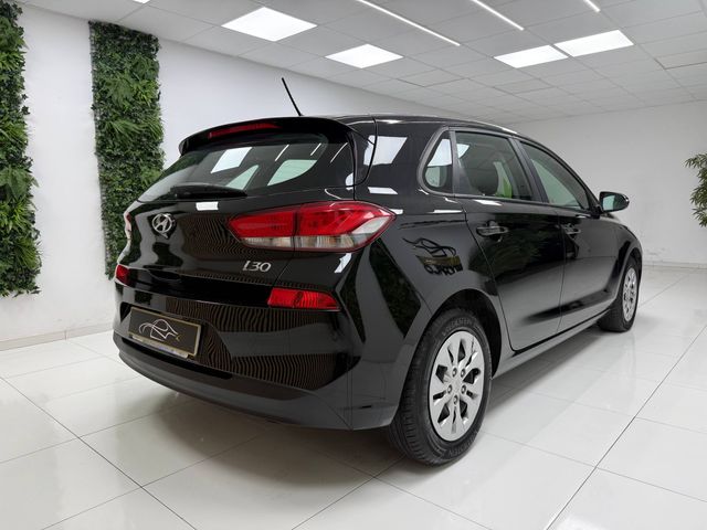 HYUNDAI i30 1.6CRDi Essence desde 199€/mes*